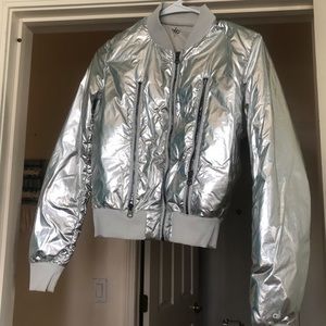 Alo Yoga Off Duty Bomber Puffy Jacket Silver XS